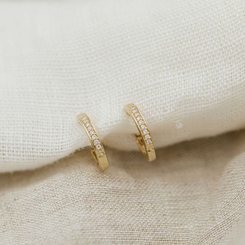 EC Øreringer i gult gull med diamant 0,08 ct WSI 24150020