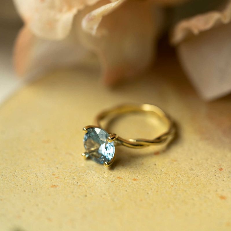 Ring i gull med syntetisk Spinell 22200012-13