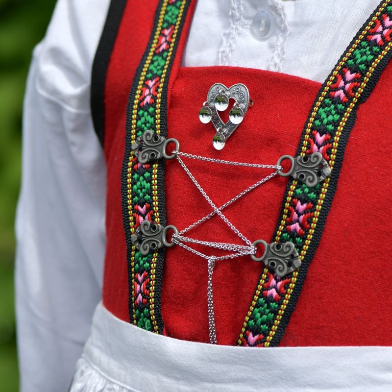 Sølje hjerte oksidert sølv med løv 61056