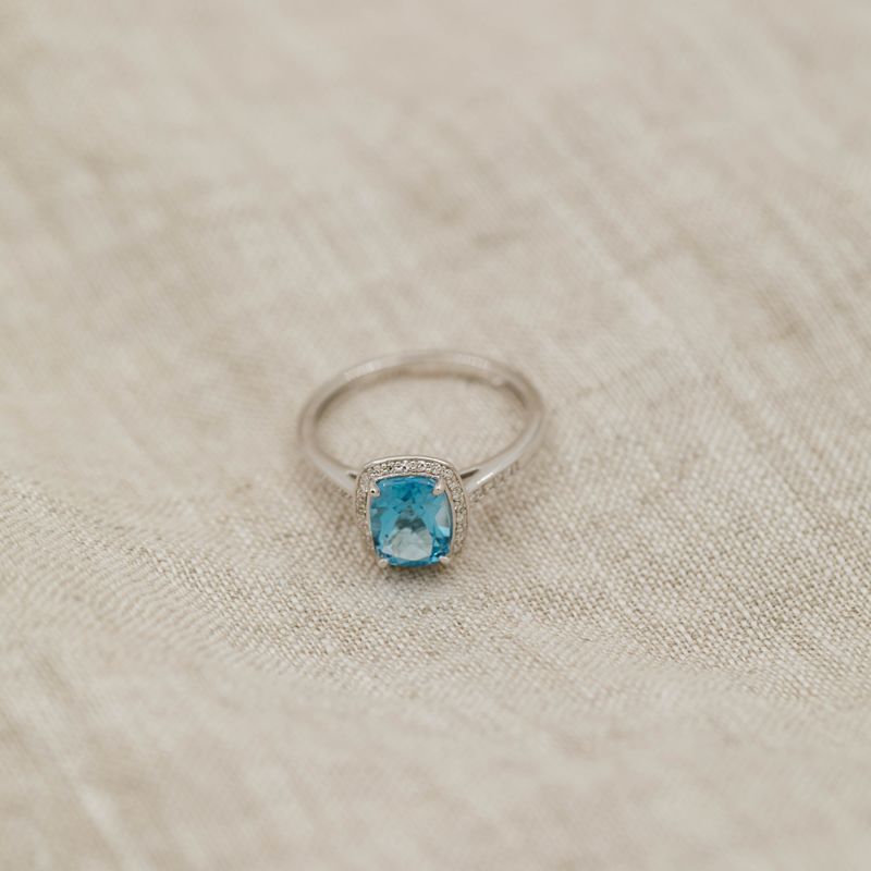 EC Ring Hvitt Gull topas og diamanter 0,10 ct WSI 1215992